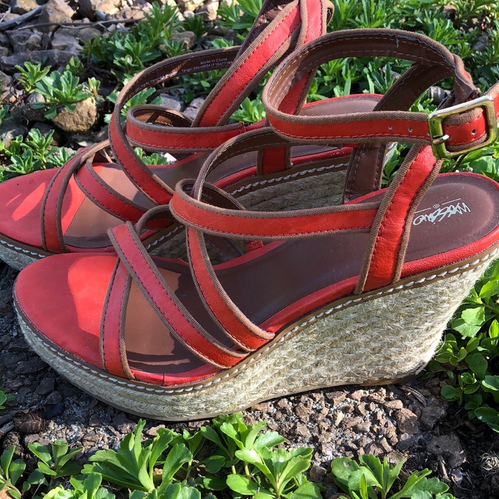 NEVER WORN BEFORE Orange & tan wedges 🧡